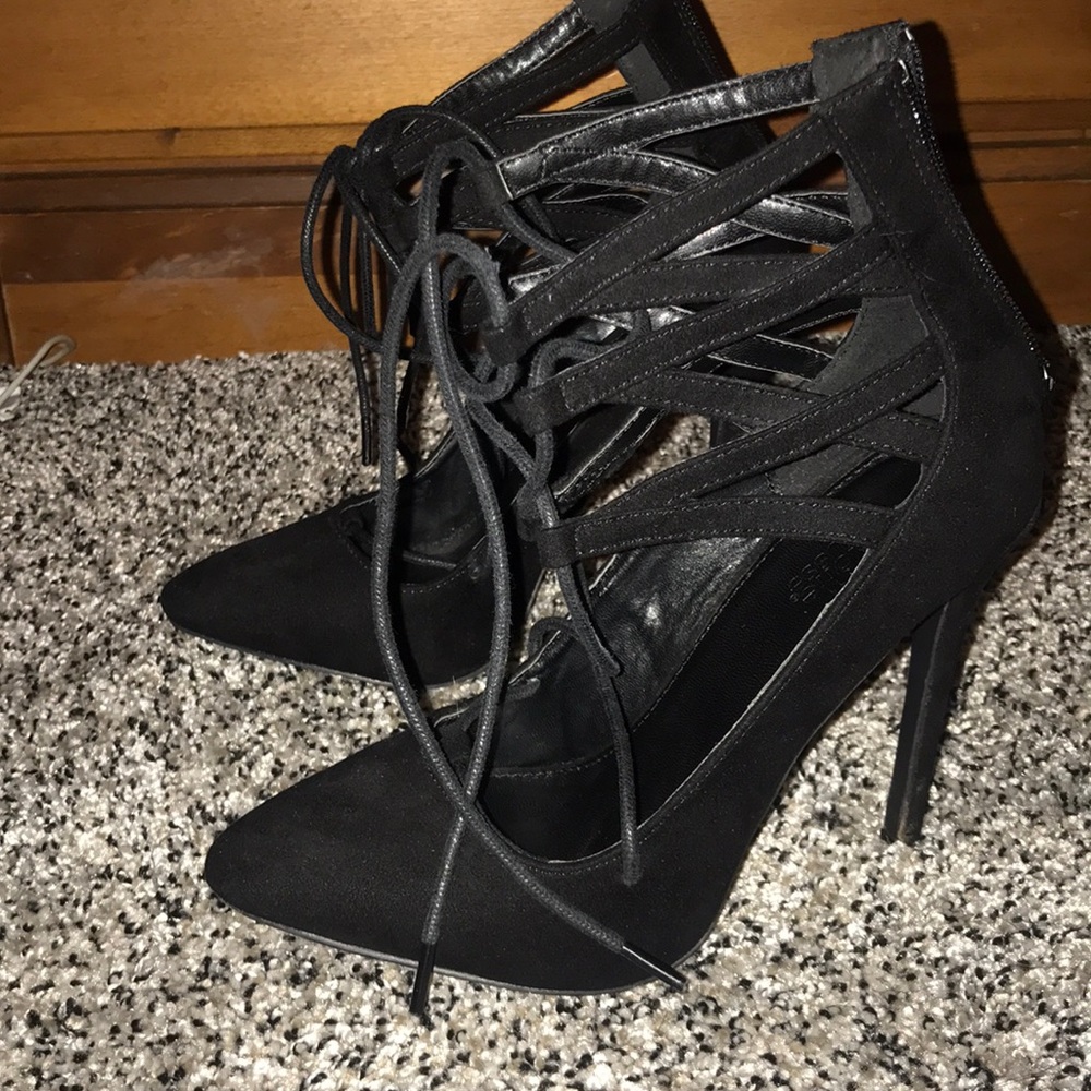 Strappy heels!
